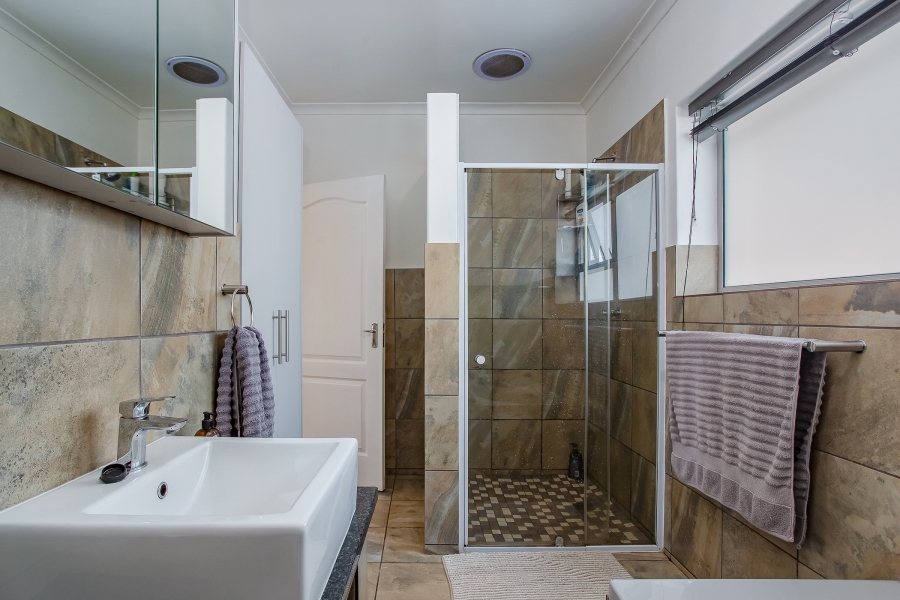 2 Bedroom Property for Sale in Lemoenkloof Western Cape